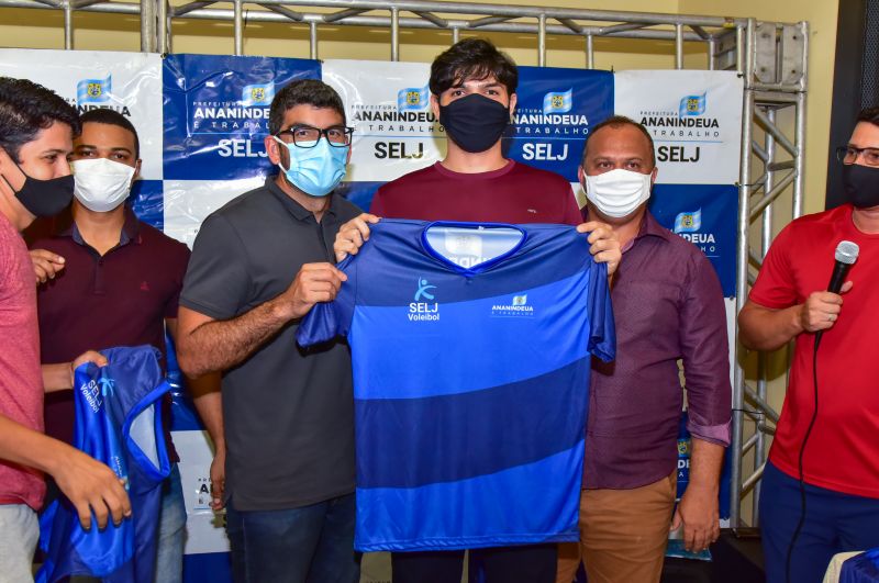 Recepção aos skaitistas, ciclistas do municipio e entrega do do uniforme para o time do vôlei com apoio da gestão