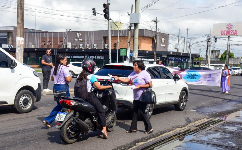 Blitz da Secretaria da Mulher na avenida 3 Corações com Mario Covas