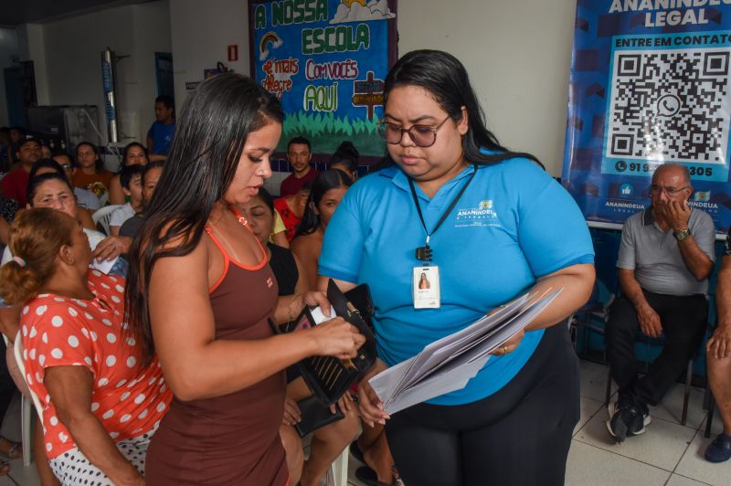 Entrega de Título de Propriedade na comunidade Jardim Vitória no bairro do Icuí