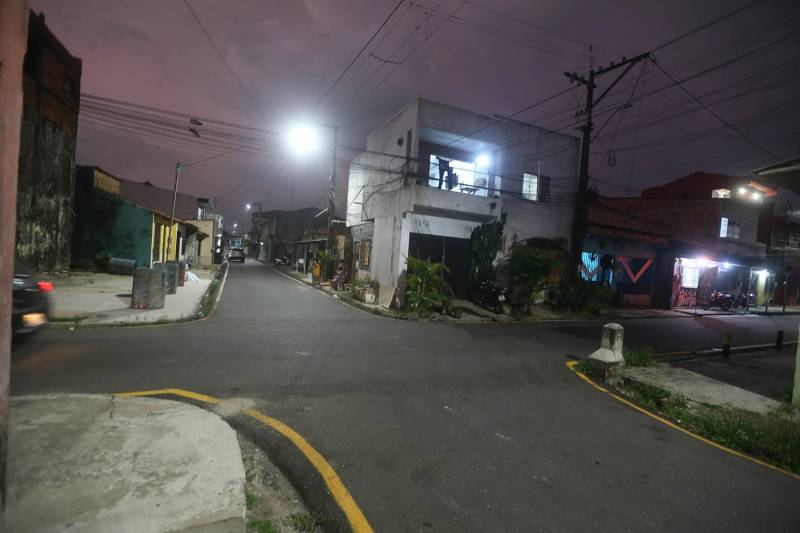 O asfalto chegou! São 2,5 km de vias asfaltadas.