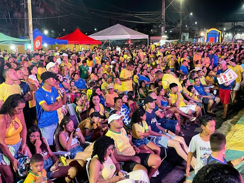 Jogo do Brasil no telão Varque Vila Maguary