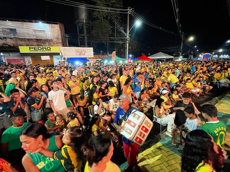 Jogo do Brasil no telão Varque Vila Maguary