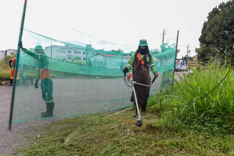 Serviço de roçagem. 