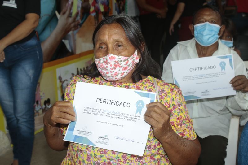 Assinatura da O.S do Cras Curuçambá e Certificação dos curso corte e costura grupo Waraos