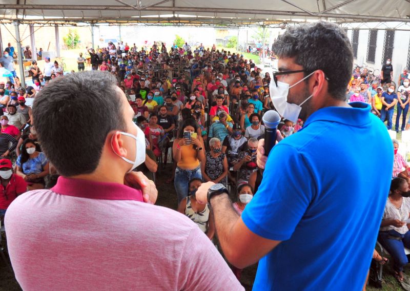 Entrega 3 mil títulos no residencial Carlos Mariguella