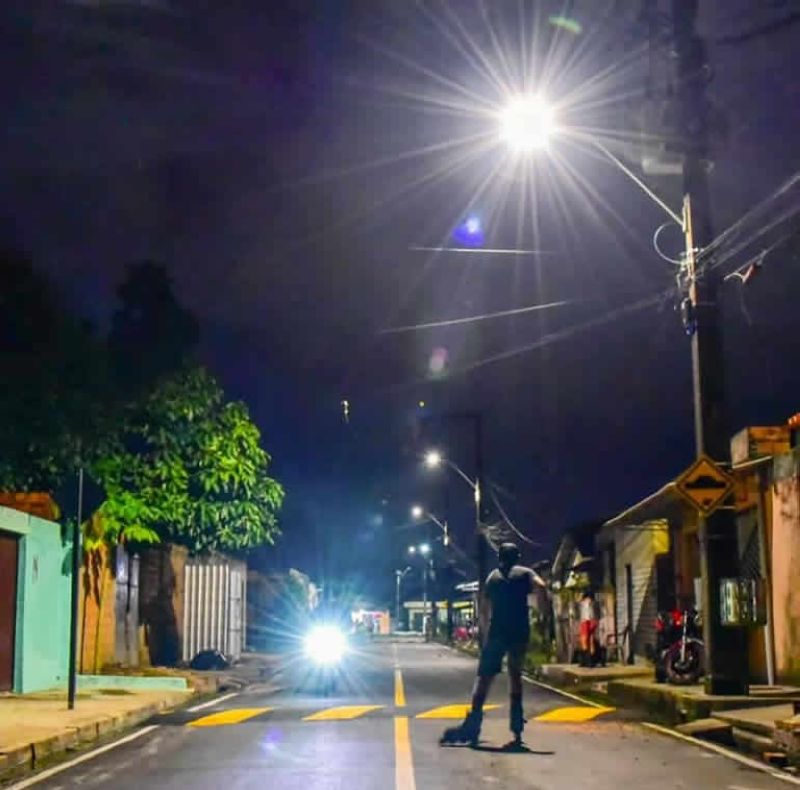 Prefeitura leva infraestrutura aos bairros e garante iluminação pública de qualidade