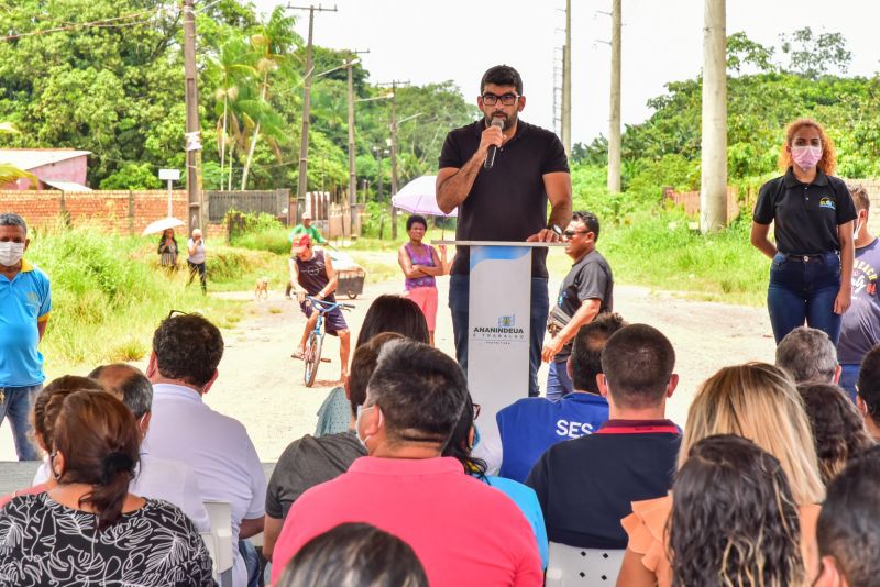 Assinatura da ordem de serviços na rua Santana do Aurá