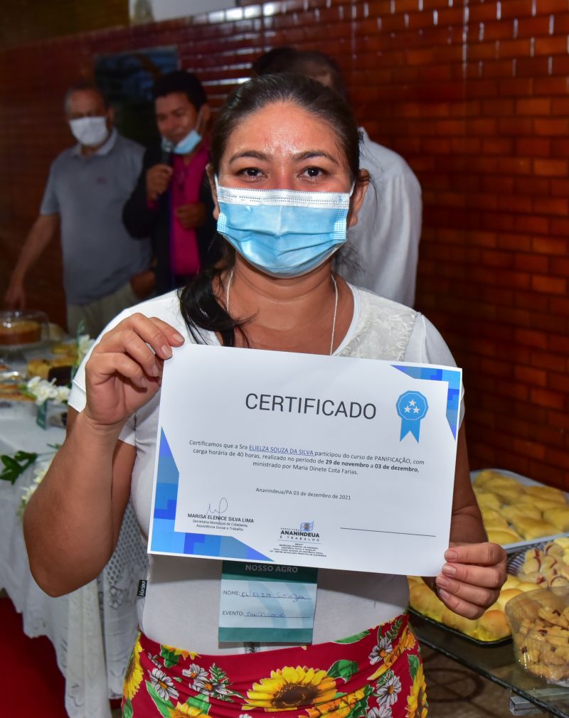 Entrega de certificação do curso de culinária em panificação. Conj Júlia Seffer