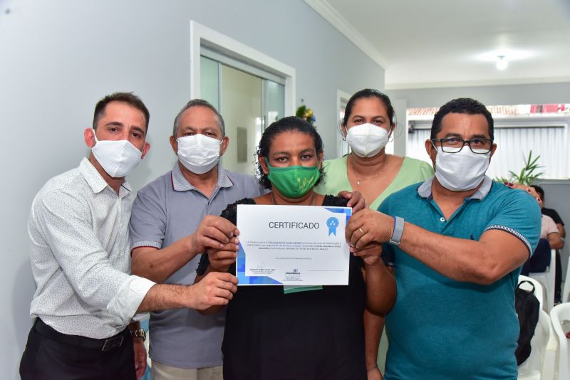 Entrega de certificação do curso artesanal de panificação. Cras Estrela Julia Seffer