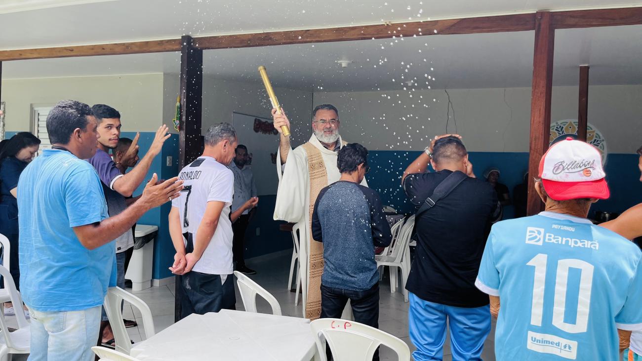 Grupo Amizade Solidária promove Ceia de Natal para pessoas em situação de  rua · AeP