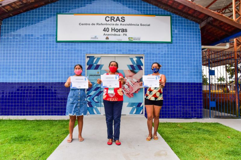 Entrega de Certificação dos cursos artesanais de panificação e biojoias; curso de pintura em tecidos. CRAS 40 horas