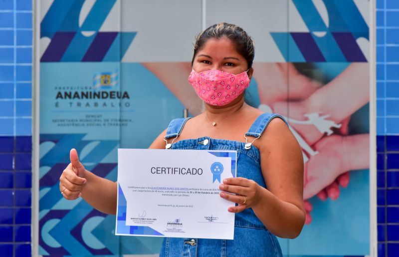 Entrega de Certificação dos cursos artesanais de panificação e biojoias; curso de pintura em tecidos. CRAS 40 horas