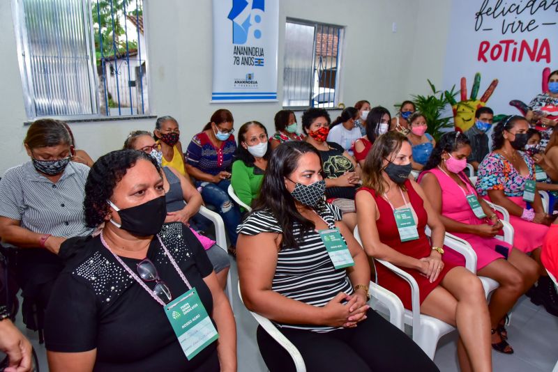 Entrega de Certificação dos cursos artesanais de panificação e biojoias; curso de pintura em tecidos. CRAS 40 horas