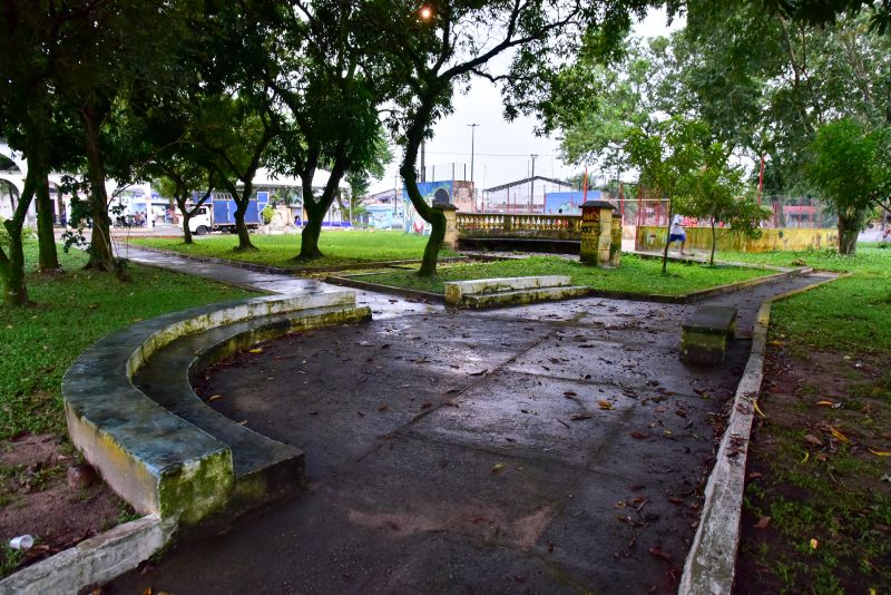 Ato de assinatura O.S para requalificação da Praça Tancredo Neves, Cidade Nova IV