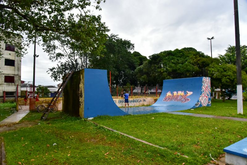 Ato de assinatura O.S para requalificação da Praça Tancredo Neves, Cidade Nova IV