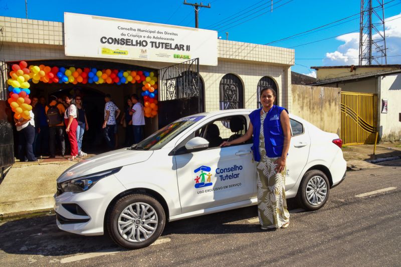 Entrega de um carro para o conselho Tutelar II