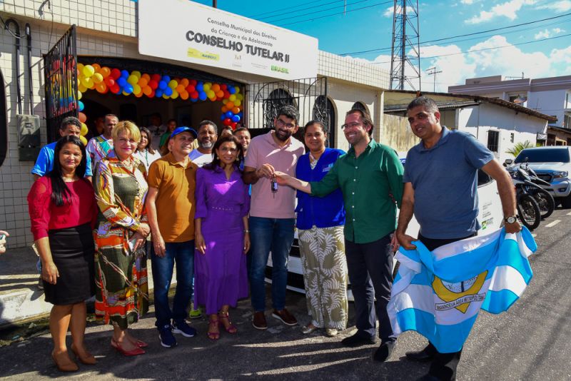 Entrega de um carro para o conselho Tutelar II