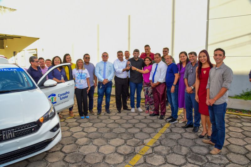 Entrega de um carro para o conselho Tutelar II