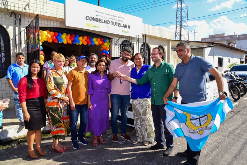 Entrega de um carro para o conselho Tutelar II