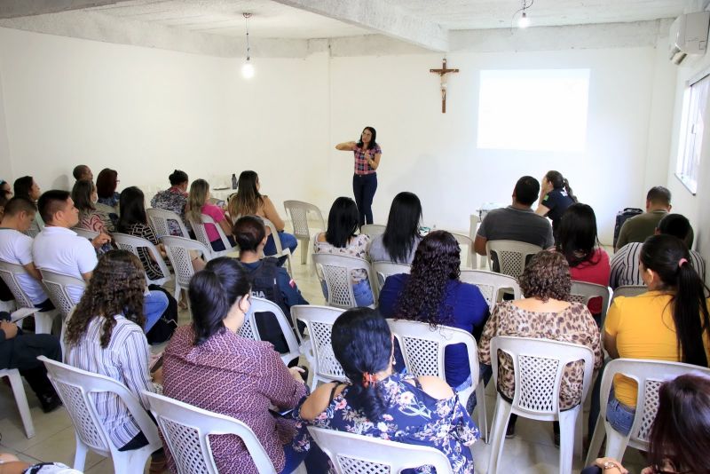 Curso para Servidores sobre a Lei Maria da Penha, na Igreja Santa Rita local Cidade Nova V