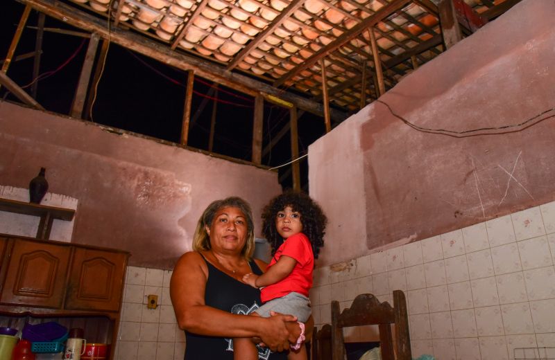 Auxílio Extraordinário às família em situação de emergência no conjunto Jardim América no bairro do Coqueiro