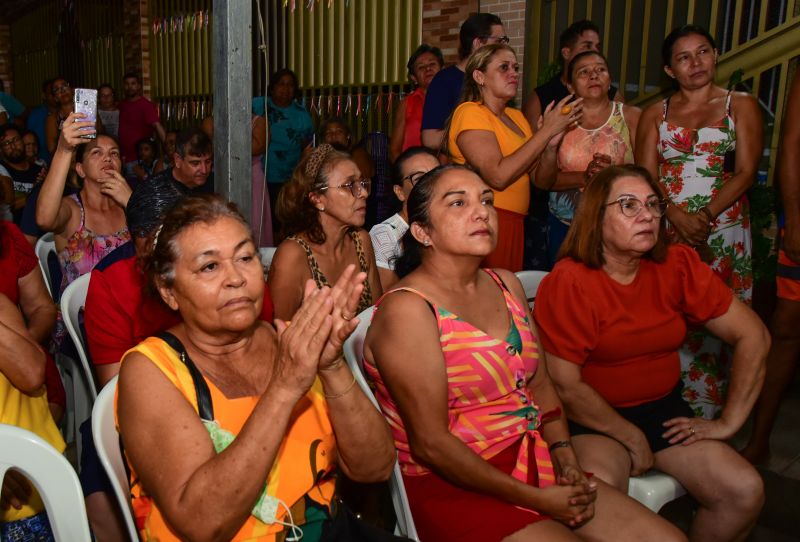 Auxílio Extraordinário às família em situação de emergência no conjunto Jardim América no bairro do Coqueiro