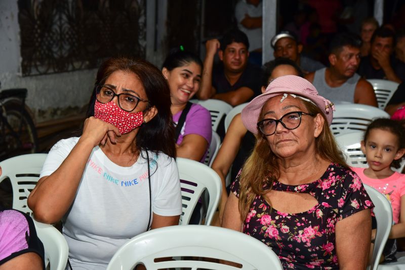 Auxílio Extraordinário às família em situação de emergência no conjunto Jardim América no bairro do Coqueiro