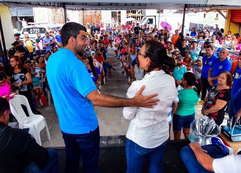 Entrega de equipamentos para os feirantes da feira do Francisquinho no bairro Jaderlândia