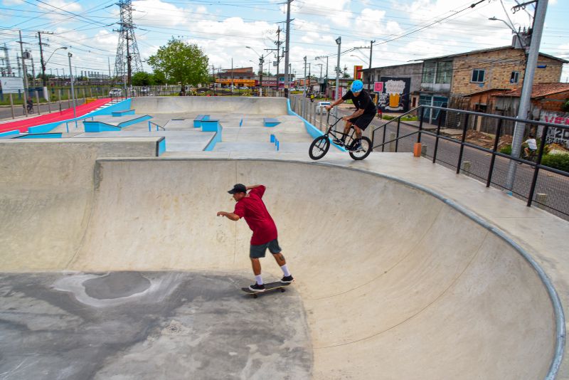 Fotos de apoio de ciclista e sketistas na pista Radical do Curuçambá