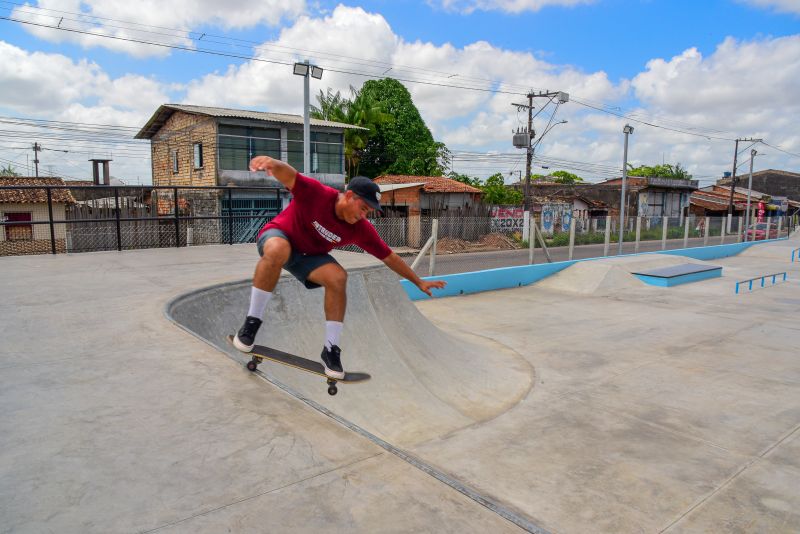 Fotos de apoio de ciclista e sketistas na pista Radical do Curuçambá