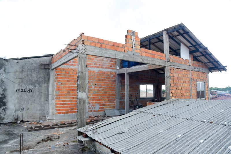 Imagens de casas destelhadas no 40horas próximo a Independência, com a vistoria da Defesa Civil Municipal