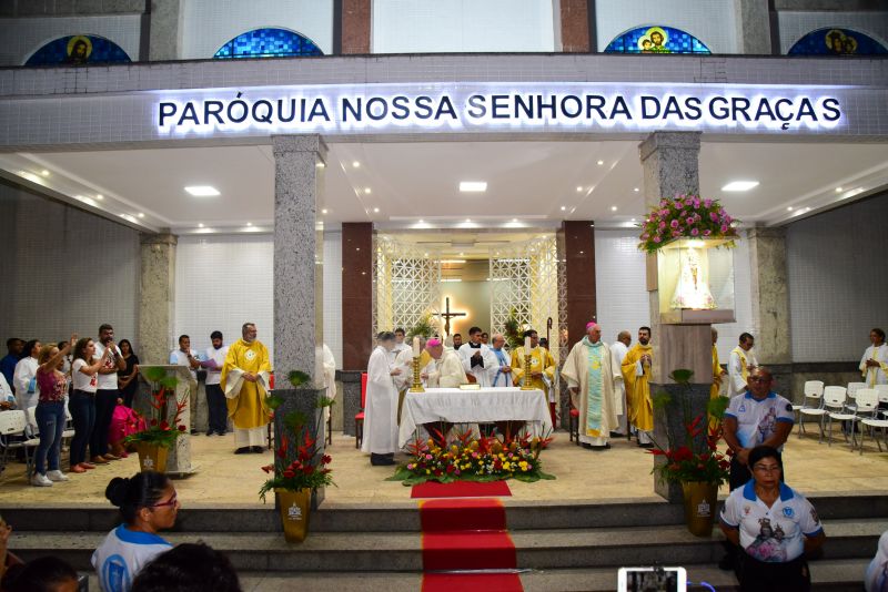 Traslado da imagem peregrina de Nossa Senhora de Nazaré, na frente do Mercado Central, prefeitura e missa na igreja matriz Nossa Senhora das Graças