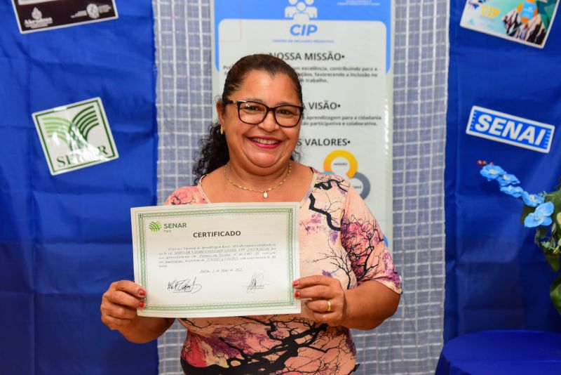 Entrega de Certificados dos Cursos de Informática Básica, confeitaria, culinária e assistente administrativo