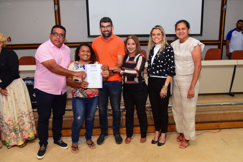 Entrega de Certificados dos Cursos de Informática Básica, confeitaria, culinária e assistente administrativo