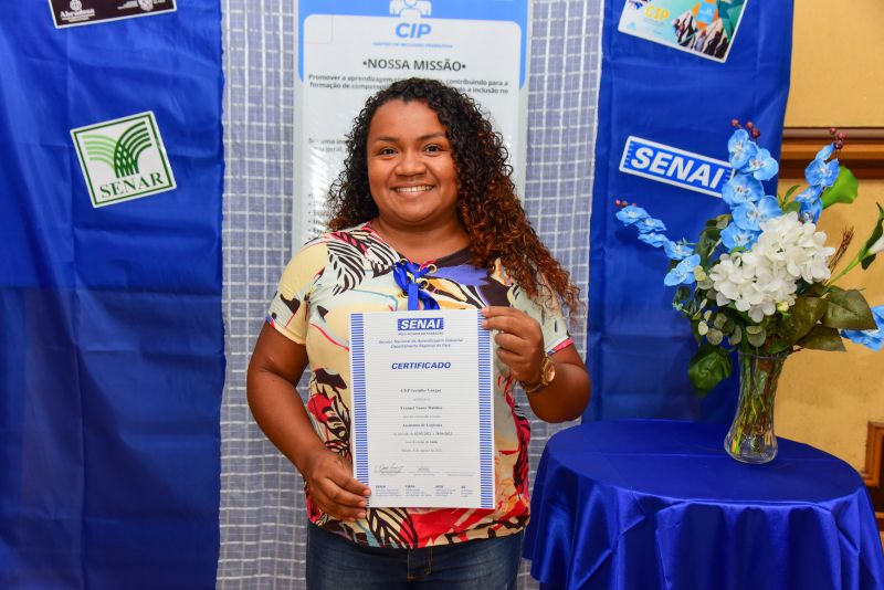 Entrega de Certificados dos Cursos de Informática Básica, confeitaria, culinária e assistente administrativo