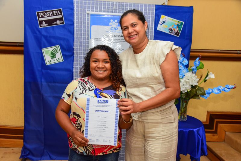 Entrega de Certificados dos Cursos de Informática Básica, confeitaria, culinária e assistente administrativo