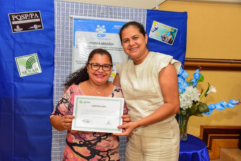 Entrega de Certificados dos Cursos de Informática Básica, confeitaria, culinária e assistente administrativo