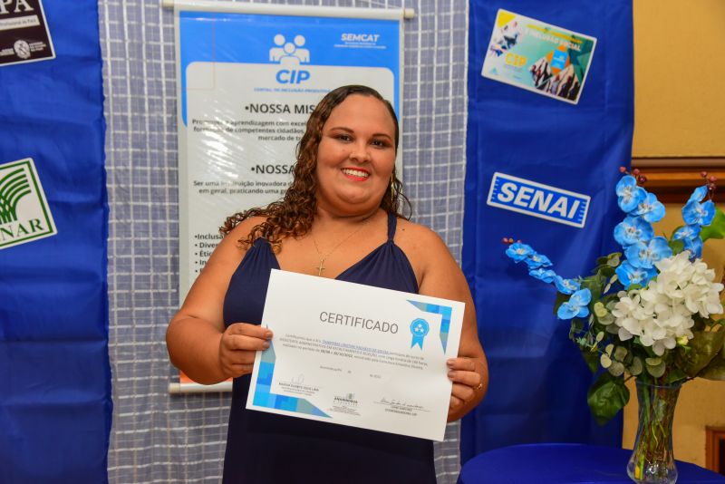 Entrega de Certificados dos Cursos de Informática Básica, confeitaria, culinária e assistente administrativo