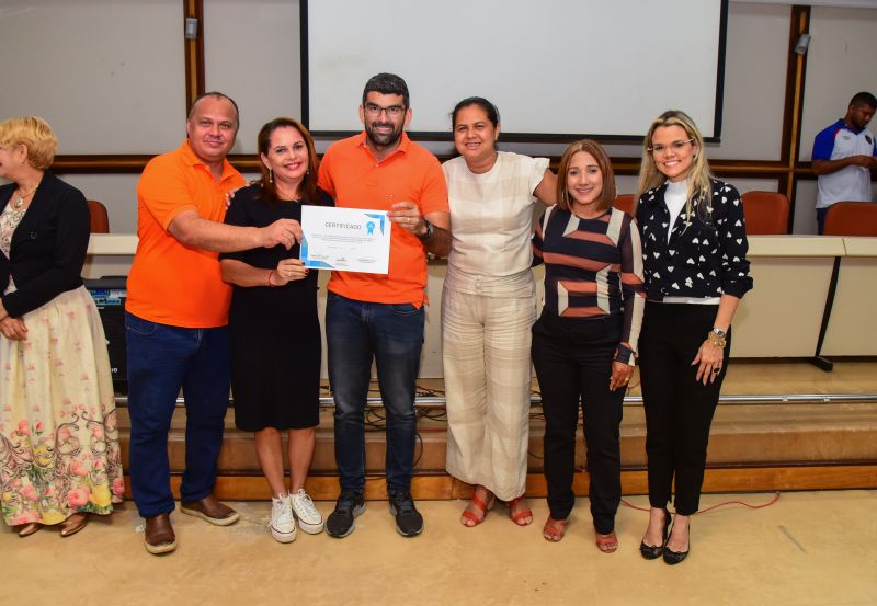 Entrega de Certificados dos Cursos de Informática Básica, confeitaria, culinária e assistente administrativo