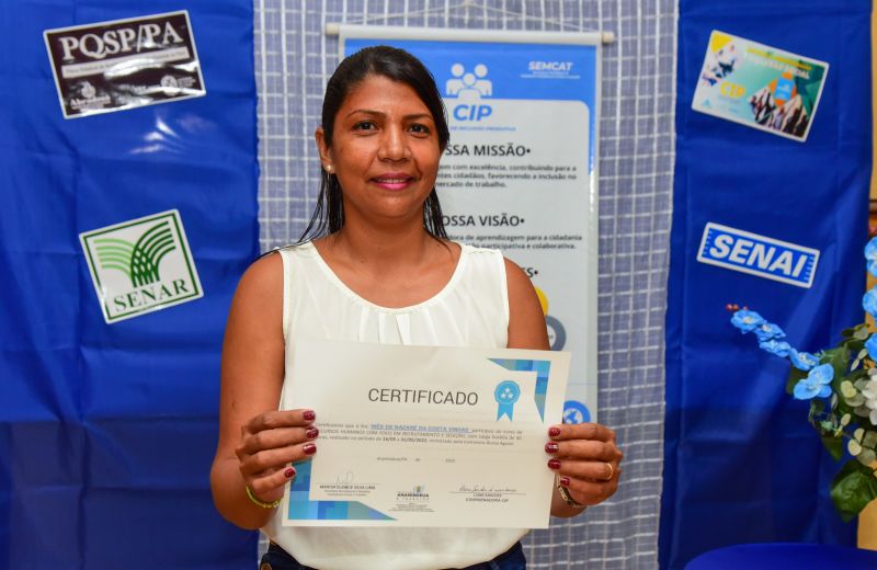 Entrega de Certificados dos Cursos de Informática Básica, confeitaria, culinária e assistente administrativo