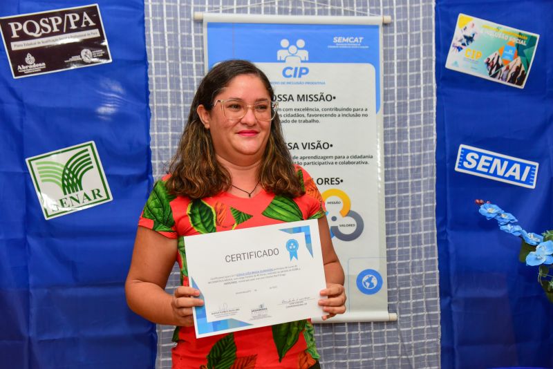 Entrega de Certificados dos Cursos de Informática Básica, confeitaria, culinária e assistente administrativo