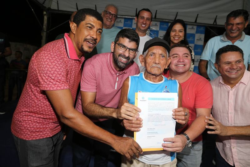 Entrega tÍtulos de propriedade através do programa Ananindeua Legal no Distrito industrial