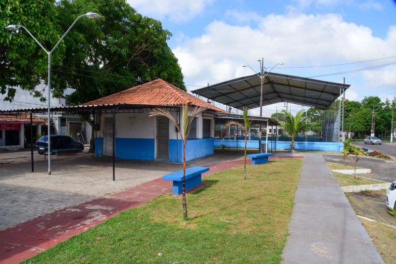 Praça do Park Anne, quadra e espaço de alimentação no conjunto Júlia Seffer