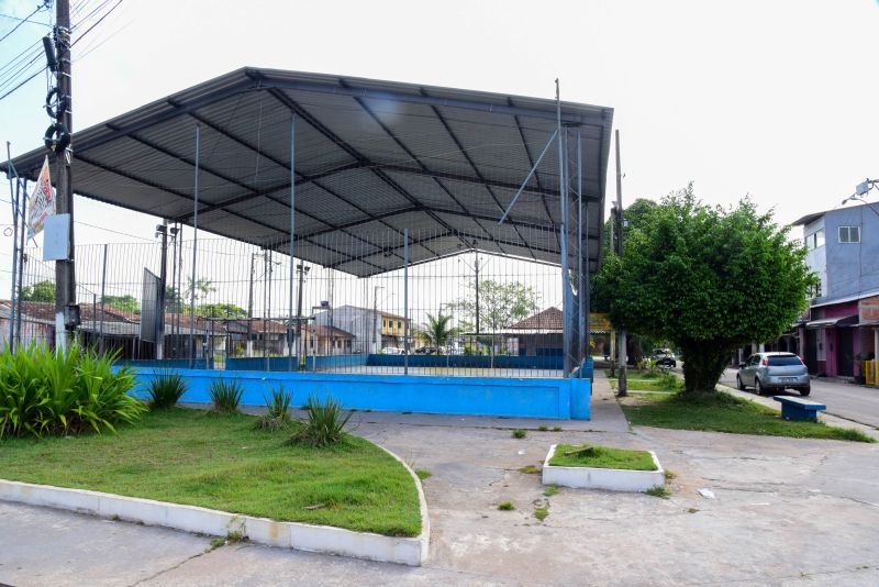 Praça do Park Anne, quadra e espaço de alimentação no conjunto Júlia Seffer