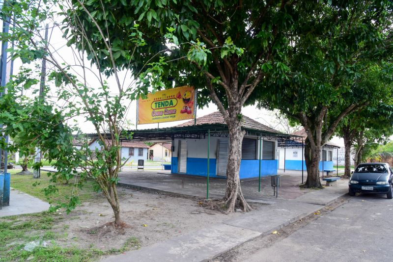 Praça do Park Anne, quadra e espaço de alimentação no conjunto Júlia Seffer