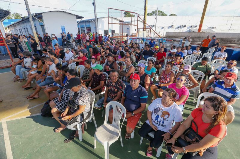 Entrega de equipamentos para feirantes do Jaderlândia