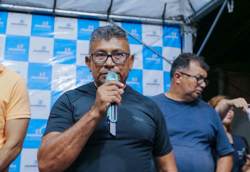 Entrega de títulos de propriedade na comunidade Todos os Santos no bairro do Coqueiro