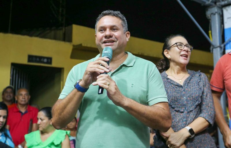 Entrega de títulos de propriedade na comunidade Todos os Santos no bairro do Coqueiro