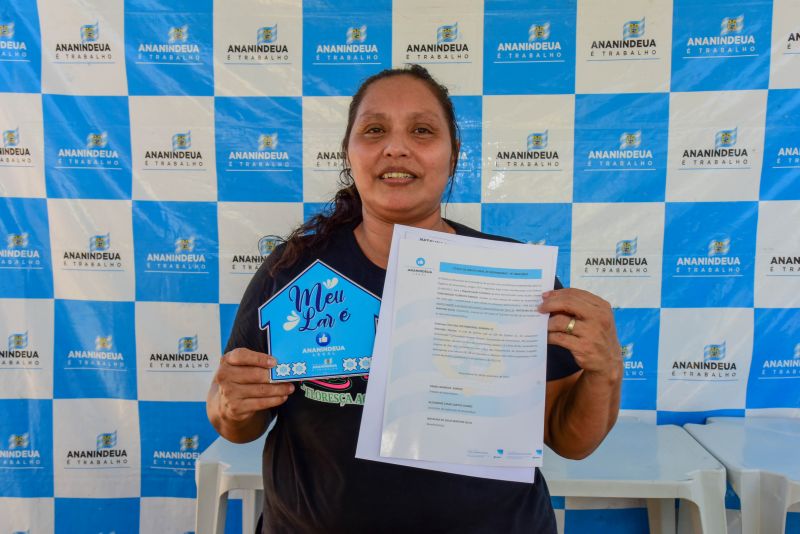 Entrega de Títulos de Propriedade na Comunidade Floresta Parque, através do Programa Ananindeua Legal no bairro Centro