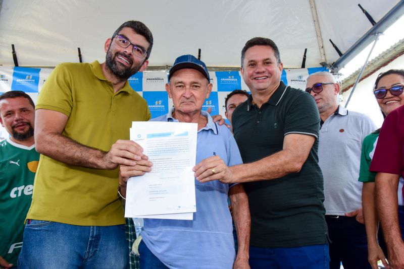 Entrega de Títulos de Propriedade na Comunidade Floresta Parque, através do Programa Ananindeua Legal no bairro Centro